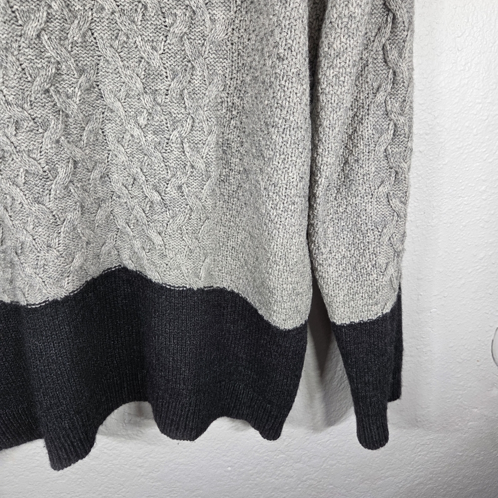 Vince Grey Colorblock Cable Knit Crewneck Sweater Size M Yak & Wool Blend - Picture 12 of 16